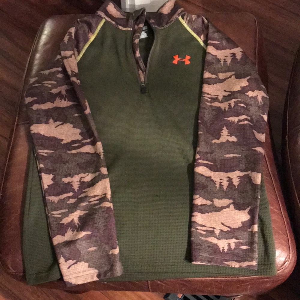 Boys Youth XL Camo long sleeve Under Armour shirt